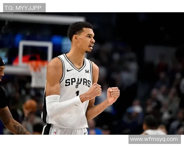 文班亚马38分12篮板5助攻5盖帽全能表现，率队10胜1负创近十年最佳开局，展露总冠军潜质